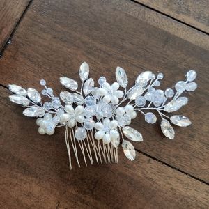 Bridal hair accessory